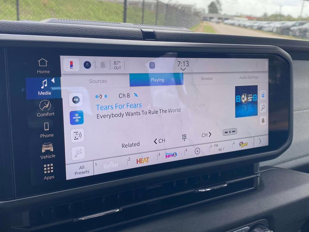 2026 Granite Crystal Metallic Clearcoat Jeep Gladiator Sport 4X4 Truck