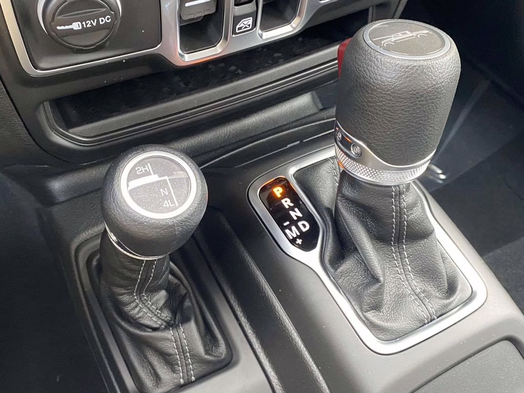 2026 Granite Crystal Metallic Clearcoat Jeep Gladiator Sport 4X4 Truck