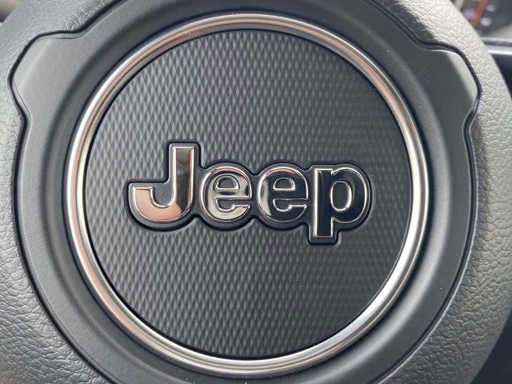 2026 Granite Crystal Metallic Clearcoat Jeep Gladiator Sport 4X4 Truck