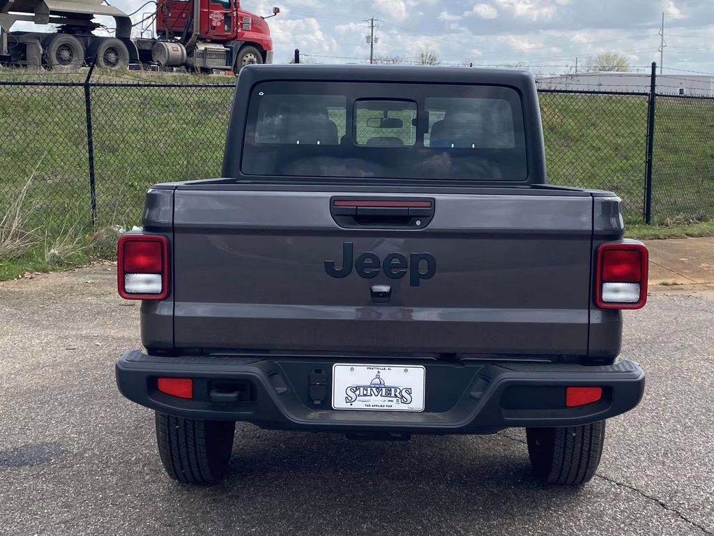 2026 Granite Crystal Metallic Clearcoat Jeep Gladiator Sport 4X4 Truck