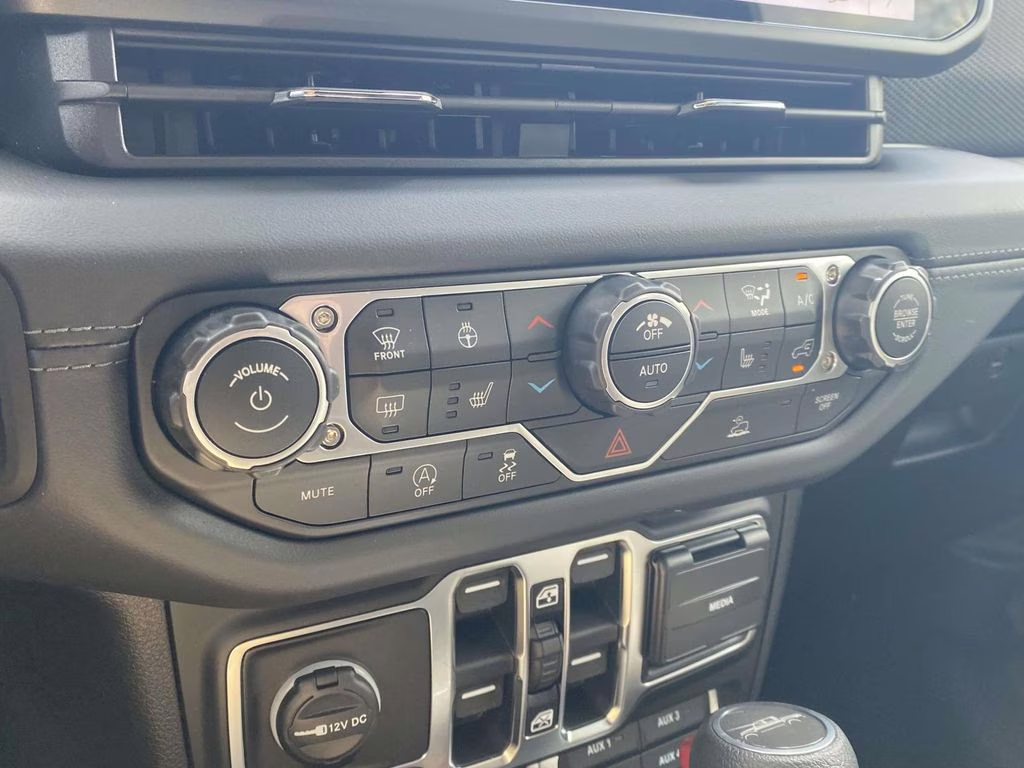 2026 Anvil Clearcoat Jeep Gladiator Mojave 4X4 Truck