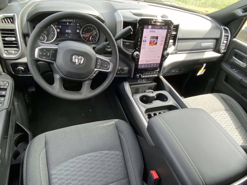 2026 Diamond Black Crystal Pearlcoat Ram 2500 Big Horn 4X4 Truck