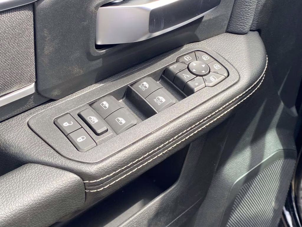 2026 Diamond Black Crystal Pearlcoat Ram 2500 Big Horn 4X4 Truck