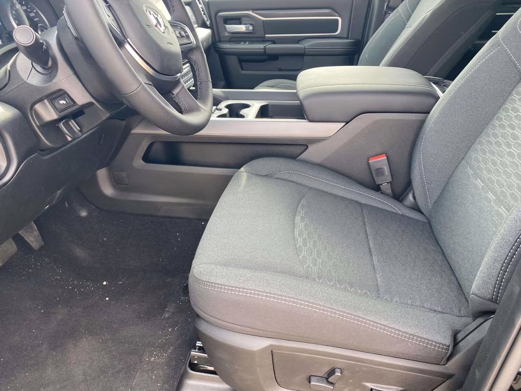 2026 Diamond Black Crystal Pearlcoat Ram 2500 Big Horn 4X4 Truck