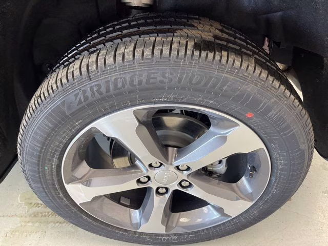 2026 Velvet Red Pearlcoat Jeep Grand Cherokee Limited 4X4 SUV