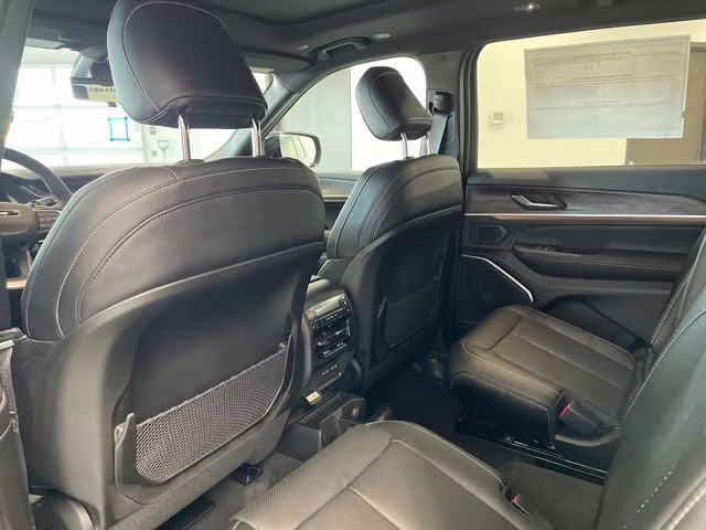 2026 Diamond Black Crystal Pearlcoat Jeep Grand Cherokee L Limited Reserve 4X4 SUV