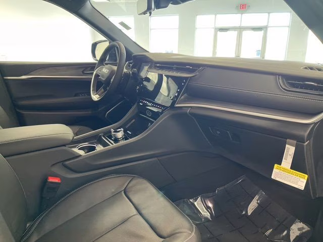 2026 Diamond Black Crystal Pearlcoat Jeep Grand Cherokee L Limited Reserve 4X4 SUV