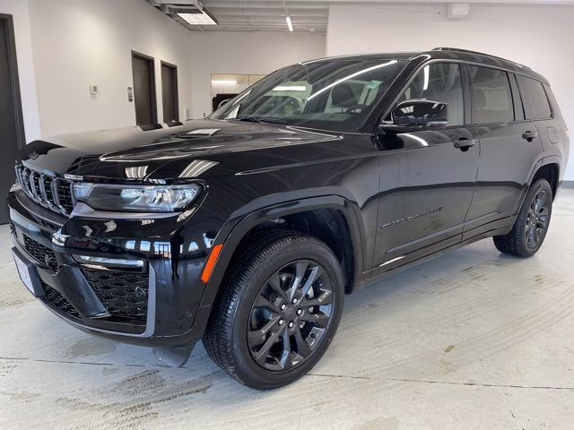 2026 Diamond Black Crystal Pearlcoat Jeep Grand Cherokee L Limited Reserve 4X4 SUV