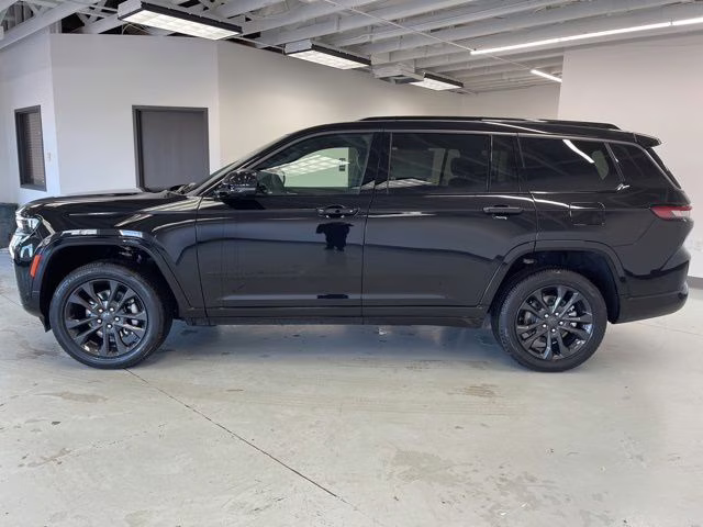 2026 Diamond Black Crystal Pearlcoat Jeep Grand Cherokee L Limited Reserve 4X4 SUV