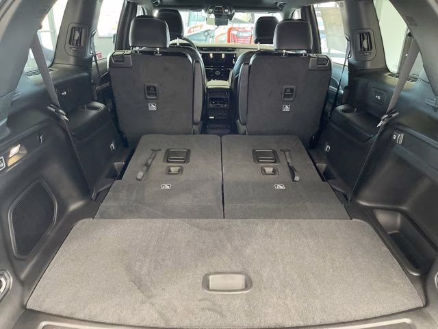 2026 Diamond Black Crystal Pearlcoat Jeep Grand Cherokee L Limited Reserve 4X4 SUV