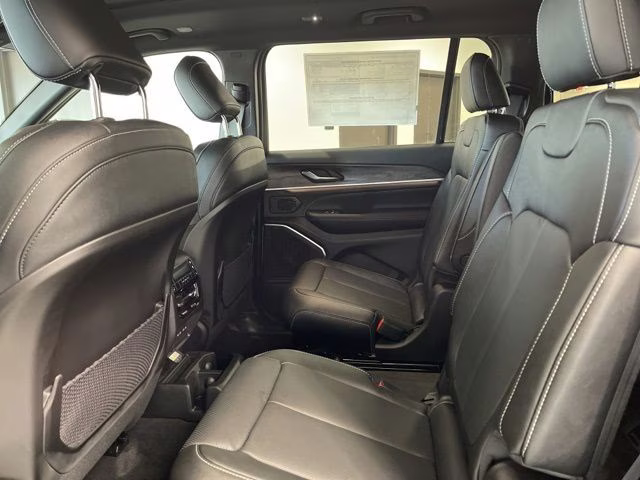 2026 Diamond Black Crystal Pearlcoat Jeep Grand Cherokee L Limited Reserve 4X4 SUV