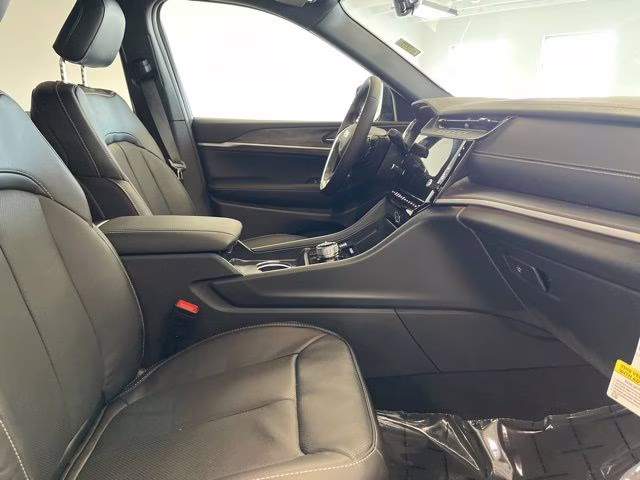 2026 Diamond Black Crystal Pearlcoat Jeep Grand Cherokee L Limited Reserve 4X4 SUV