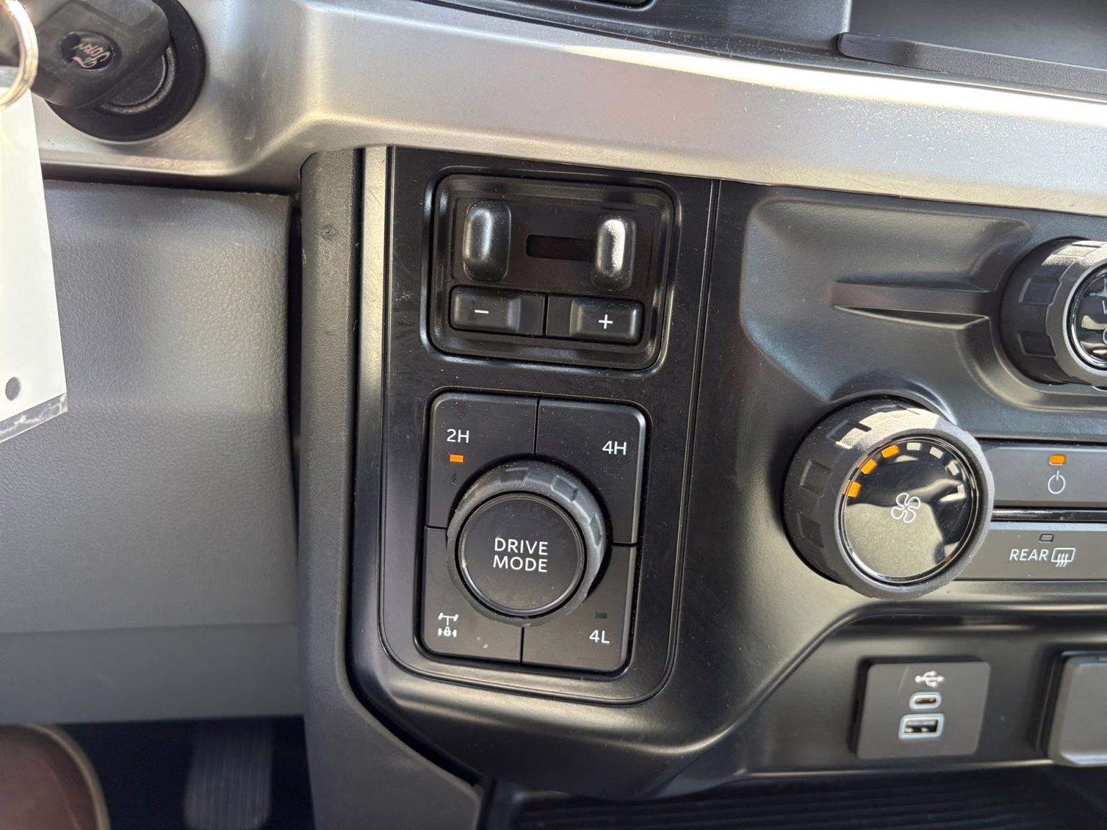 2025 Oxford White Ford Super Duty F-350 SRW XLT 4X4 Truck