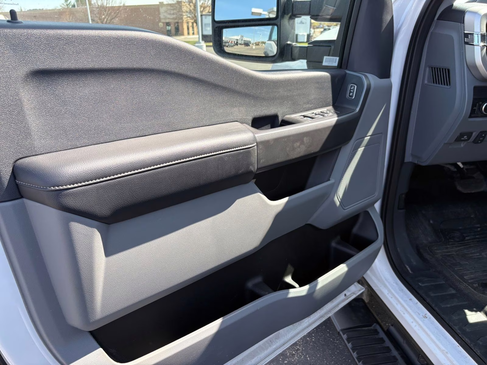 2025 Oxford White Ford Super Duty F-350 SRW XLT 4X4 Truck