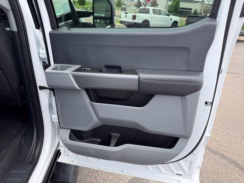 2025 Oxford White Ford Super Duty F-350 SRW XLT 4X4 Truck