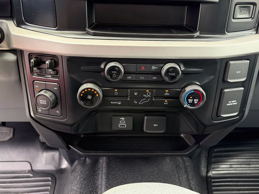 2025 Oxford White Ford Super Duty F-350 SRW XLT 4X4 Truck