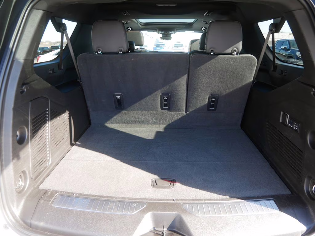 2025 Summit White GMC Yukon XL AT4 4X4 SUV