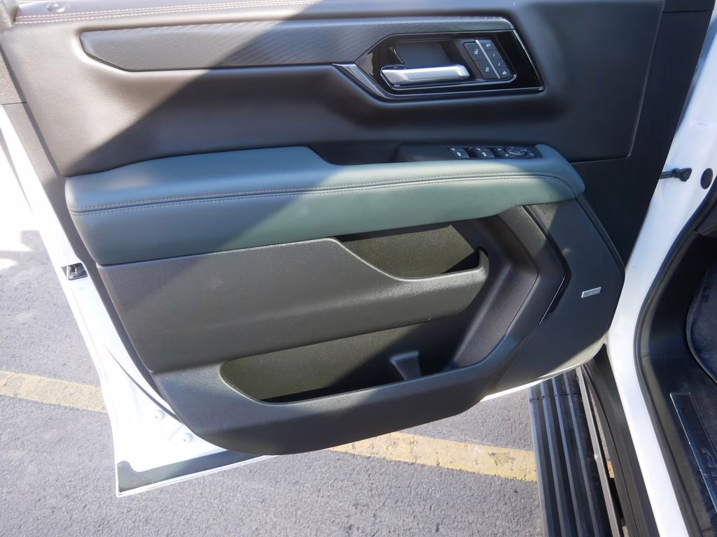 2025 Summit White GMC Yukon XL AT4 4X4 SUV