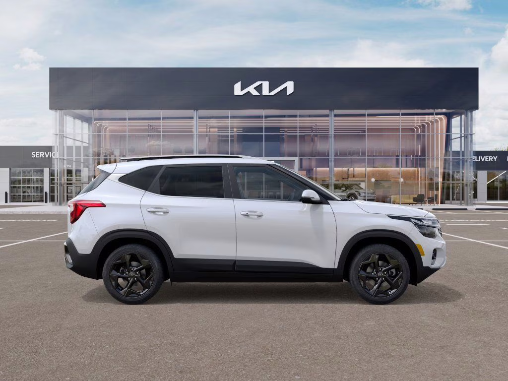 2026 Snow White Pearl Kia Seltos EX FWD SUV