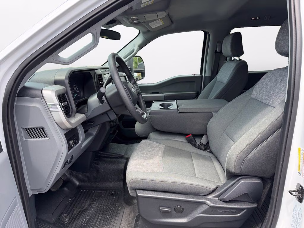 2025 Oxford White Ford Super Duty F-350 SRW XLT 4X4 Truck