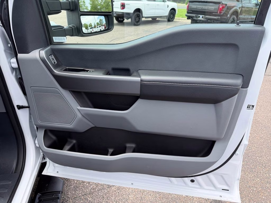 2025 Oxford White Ford Super Duty F-350 SRW XLT 4X4 Truck