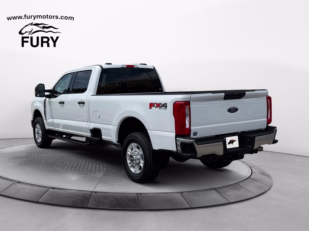 2025 Oxford White Ford Super Duty F-350 SRW XLT 4X4 Truck