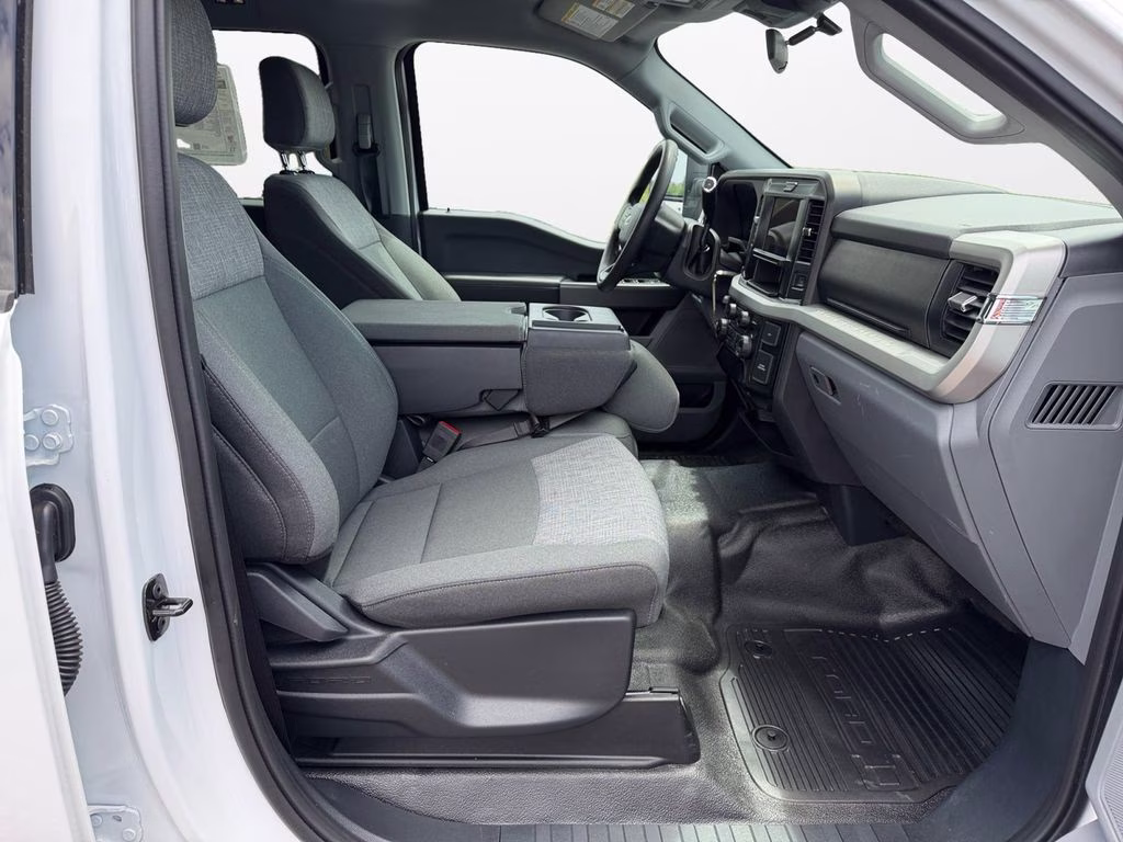 2025 Oxford White Ford Super Duty F-350 SRW XLT 4X4 Truck
