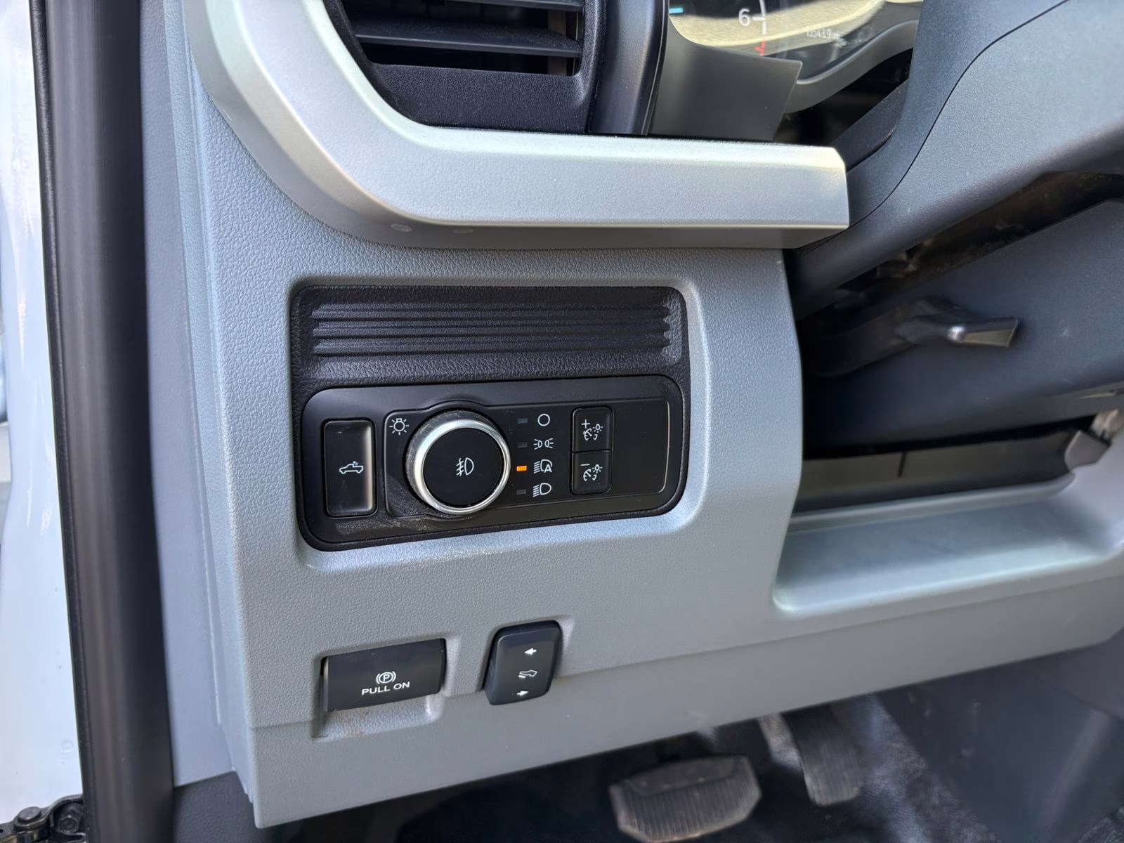 2025 Oxford White Ford Super Duty F-350 SRW XLT 4X4 Truck