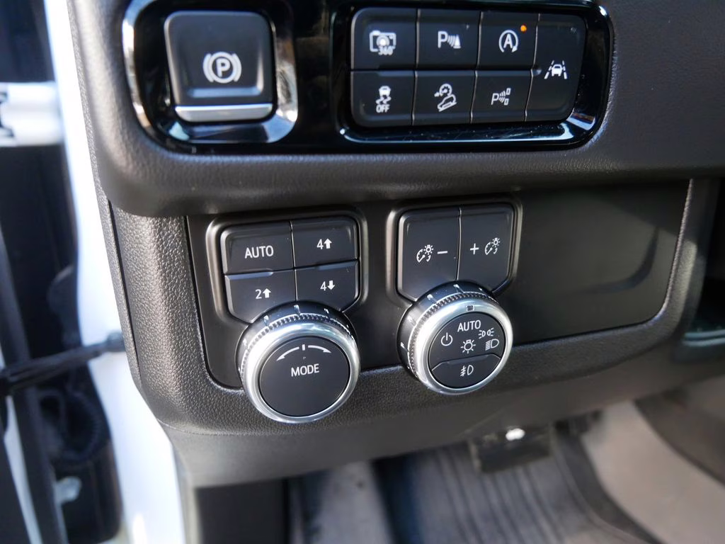 2025 Summit White GMC Yukon XL AT4 4X4 SUV