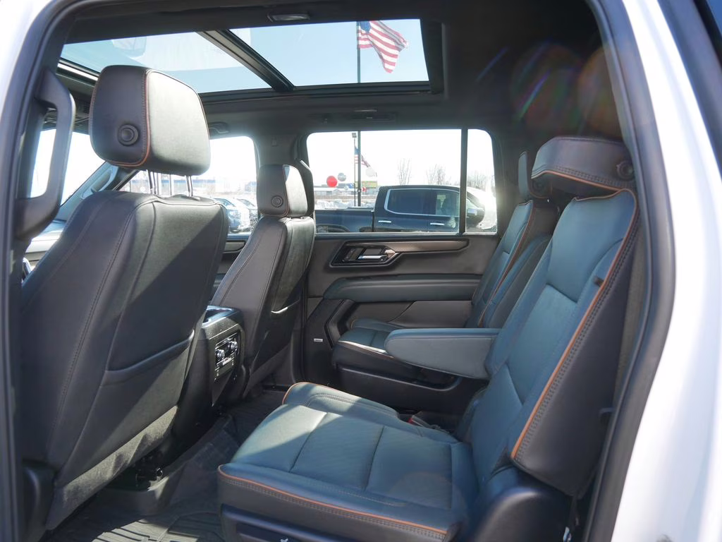 2025 Summit White GMC Yukon XL AT4 4X4 SUV