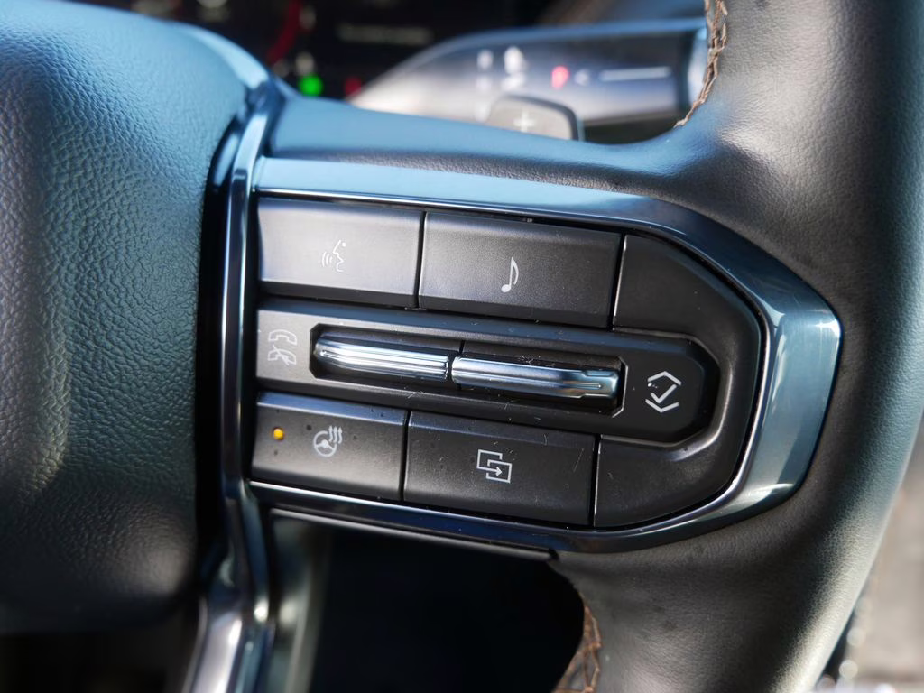 2025 Summit White GMC Yukon XL AT4 4X4 SUV