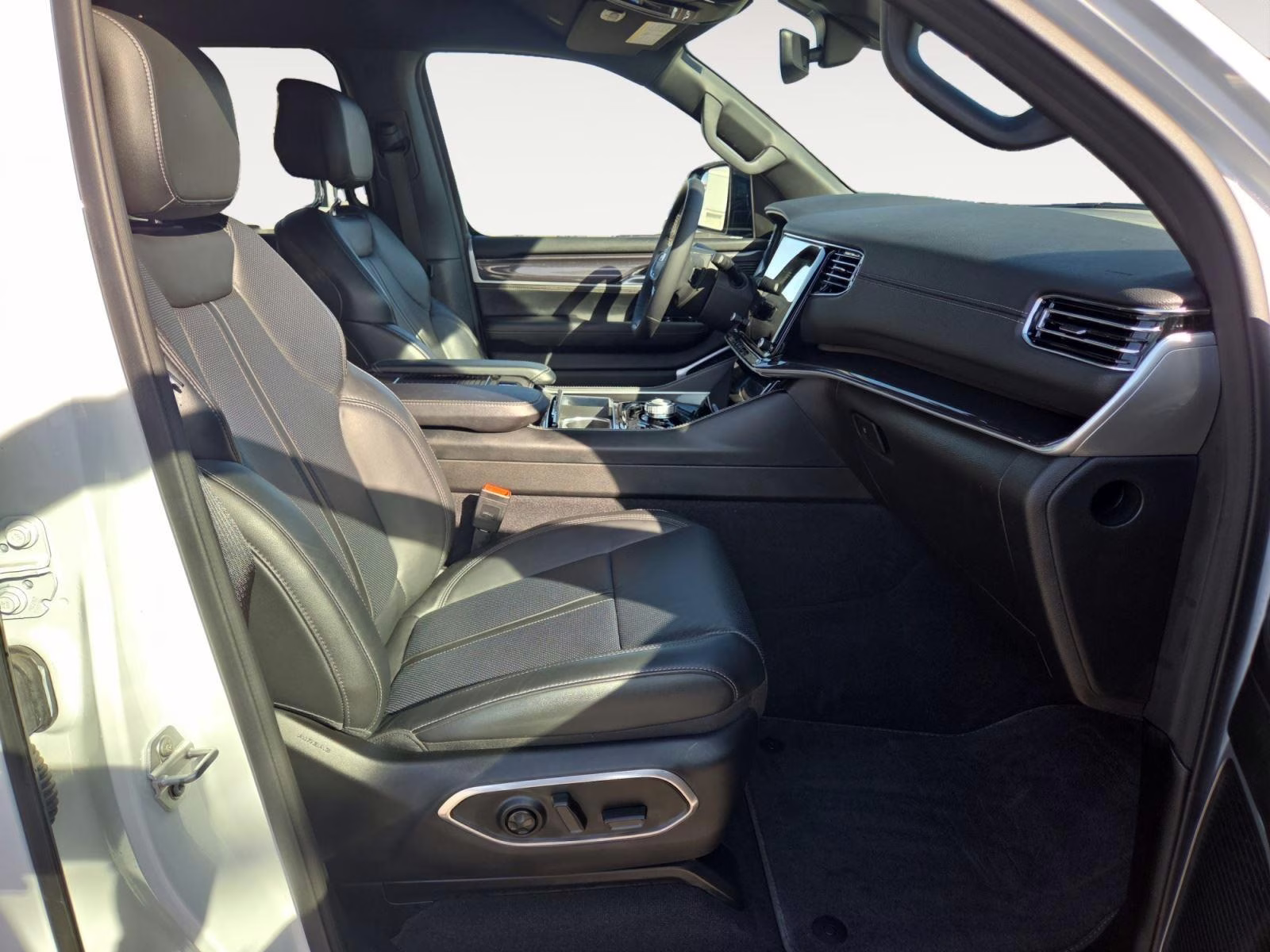 2024 White Jeep Wagoneer 4x4 4X4 SUV