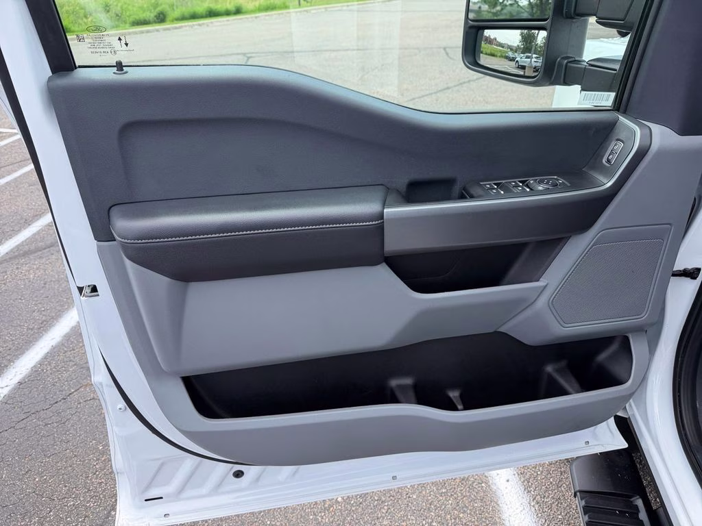 2025 Oxford White Ford Super Duty F-350 SRW XLT 4X4 Truck