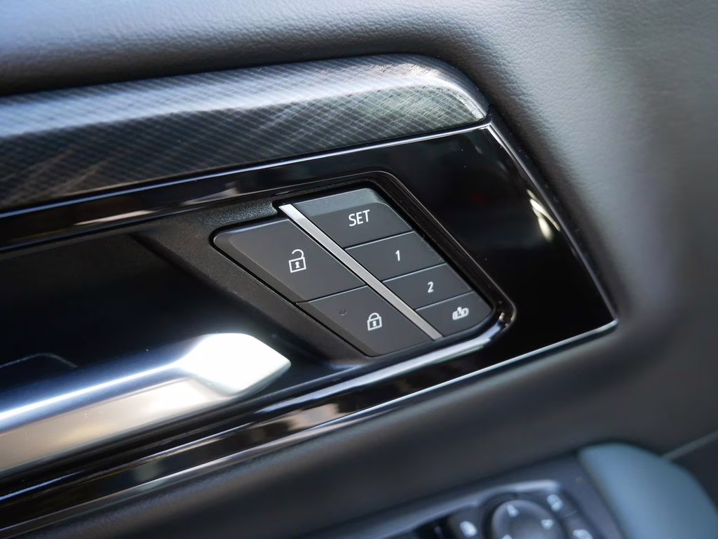 2025 Summit White GMC Yukon XL AT4 4X4 SUV