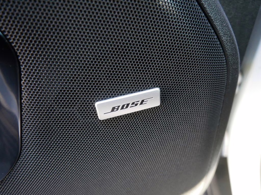 2025 Summit White GMC Yukon XL AT4 4X4 SUV