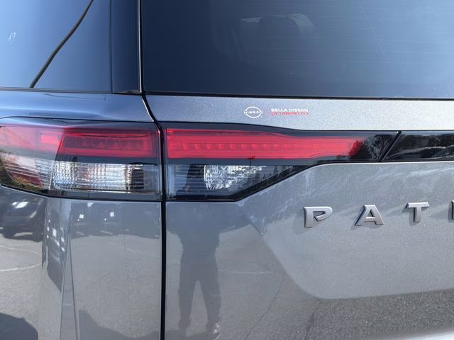 2026 Gun Metallic Nissan Pathfinder SL FWD SUV