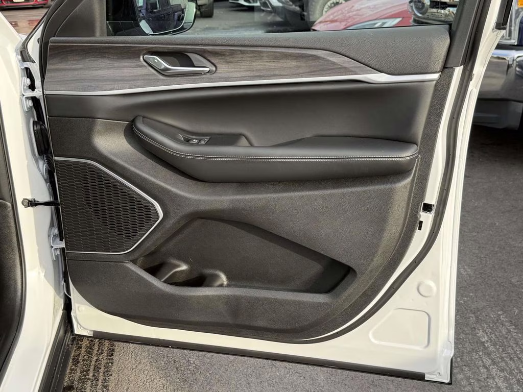 2026 Bright White Clearcoat Jeep Grand Cherokee Limited 4X4 SUV