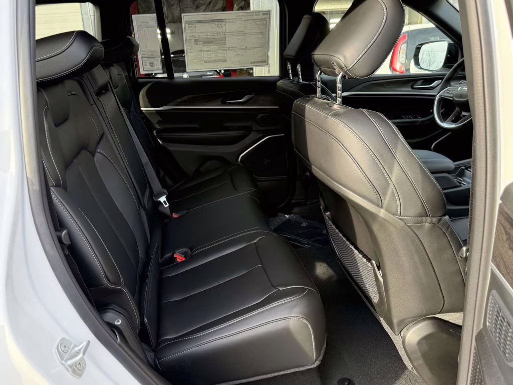 2026 Bright White Clearcoat Jeep Grand Cherokee Limited 4X4 SUV