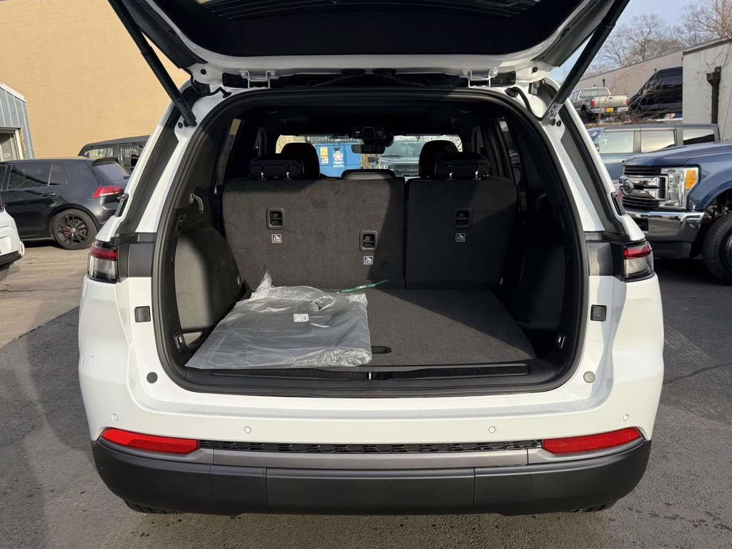 2026 Bright White Clearcoat Jeep Grand Cherokee Limited 4X4 SUV