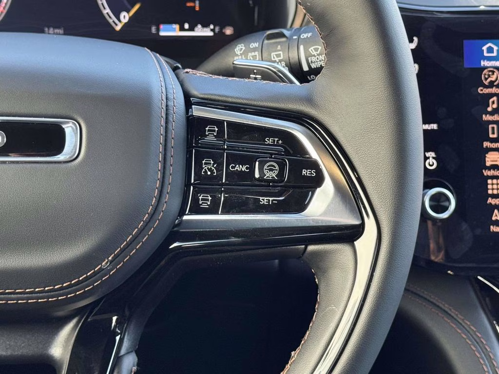 2026 Diamond Black Crystal Pearlcoat Jeep Grand Cherokee Summit 4X4 SUV