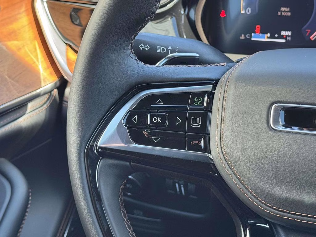 2026 Diamond Black Crystal Pearlcoat Jeep Grand Cherokee Summit 4X4 SUV