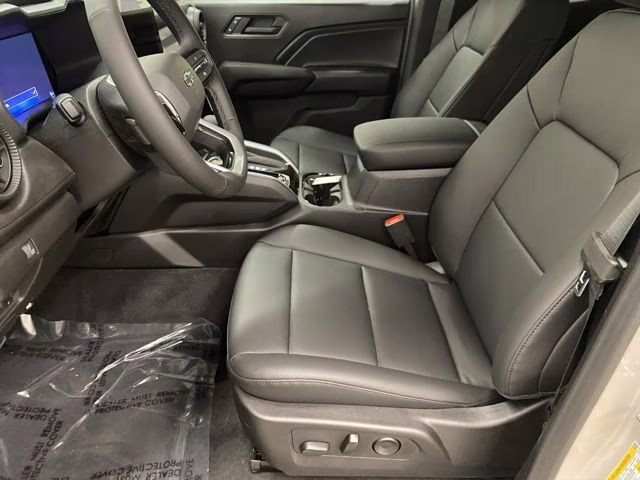 2026 White Chevrolet Colorado Trail Boss 4X4 Truck