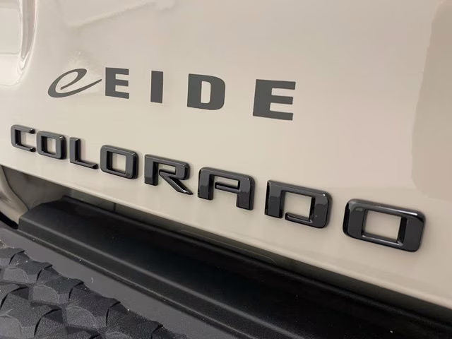 2026 White Chevrolet Colorado Trail Boss 4X4 Truck