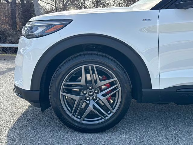2026 White Ford Explorer ST-Line RWD SUV