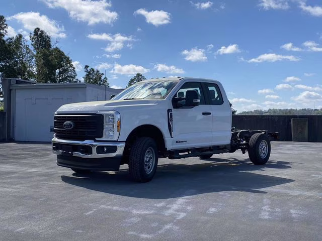 2026 Oxford White Ford Super Duty F-250 SRW XL 4X4 Truck