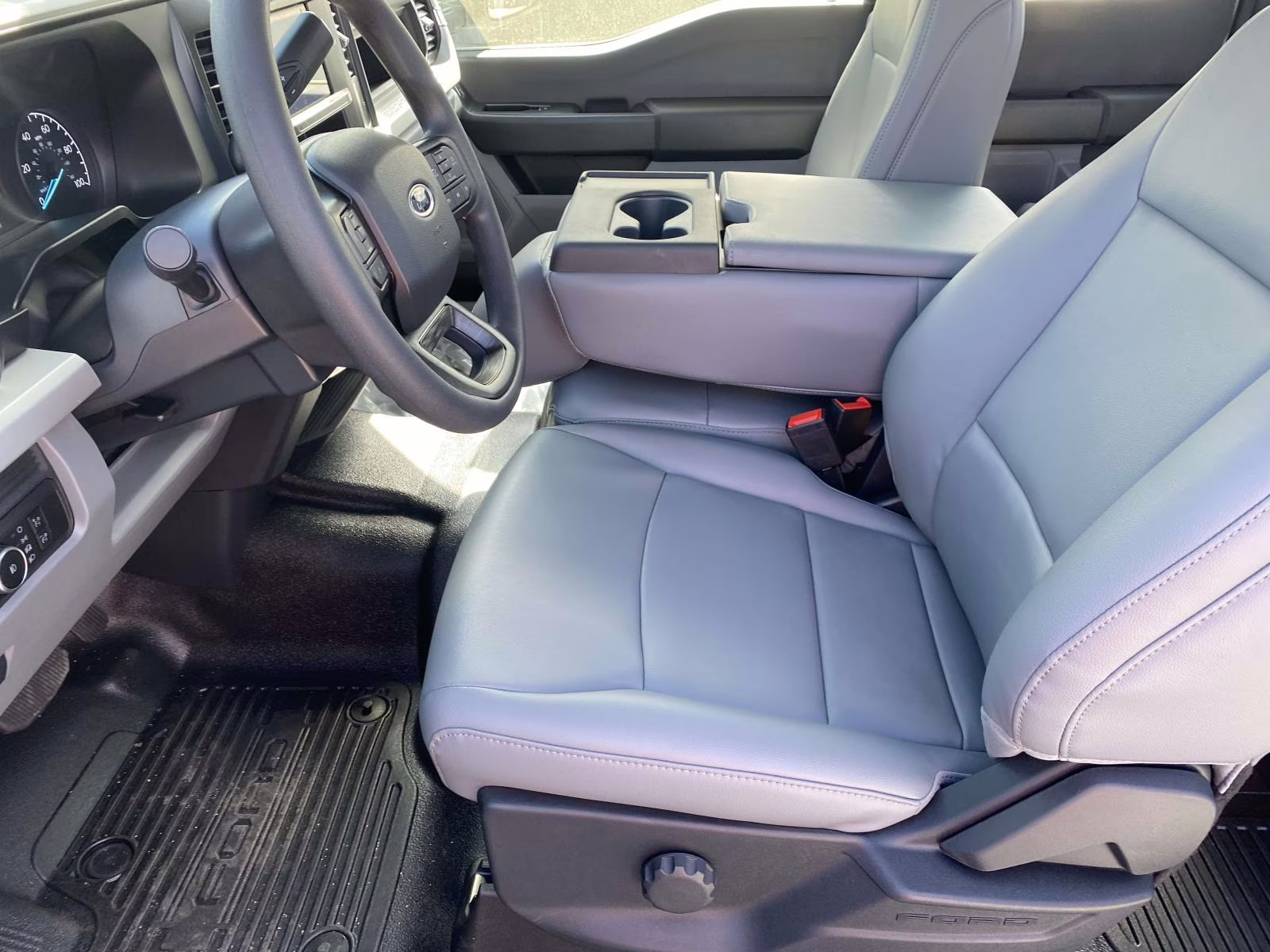 2026 Oxford White Ford Super Duty F-250 SRW XL 4X4 Truck