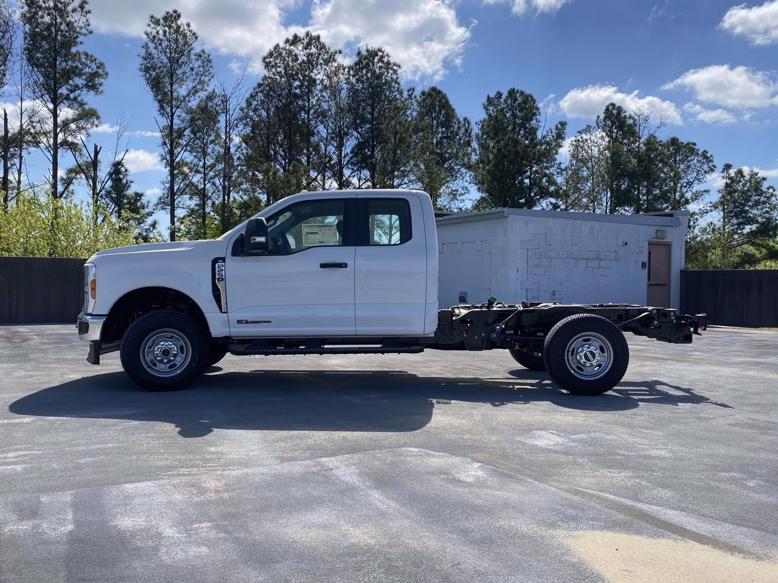 2026 Oxford White Ford Super Duty F-250 SRW XL 4X4 Truck