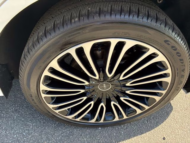 2025 White Metallic Lincoln Aviator Black Label AWD SUV