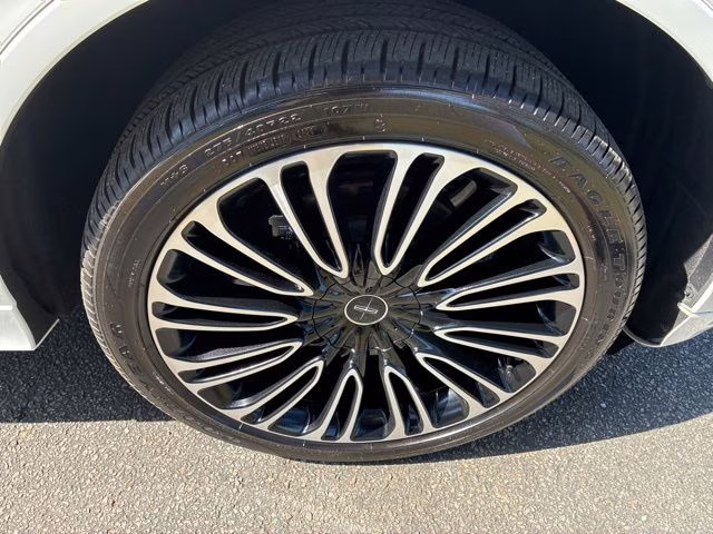 2025 White Metallic Lincoln Aviator Black Label AWD SUV