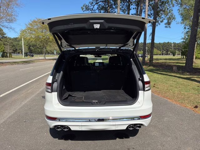 2025 White Metallic Lincoln Aviator Black Label AWD SUV